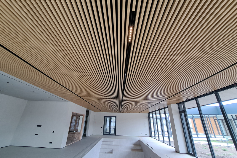 ალუმინის ბაფლის ტიპის შეკიდული ჭერი - Durlum Polylam Baffle Ceiling System
